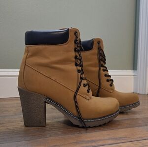 Womens Tan High Heel Workboots boots - Size 7